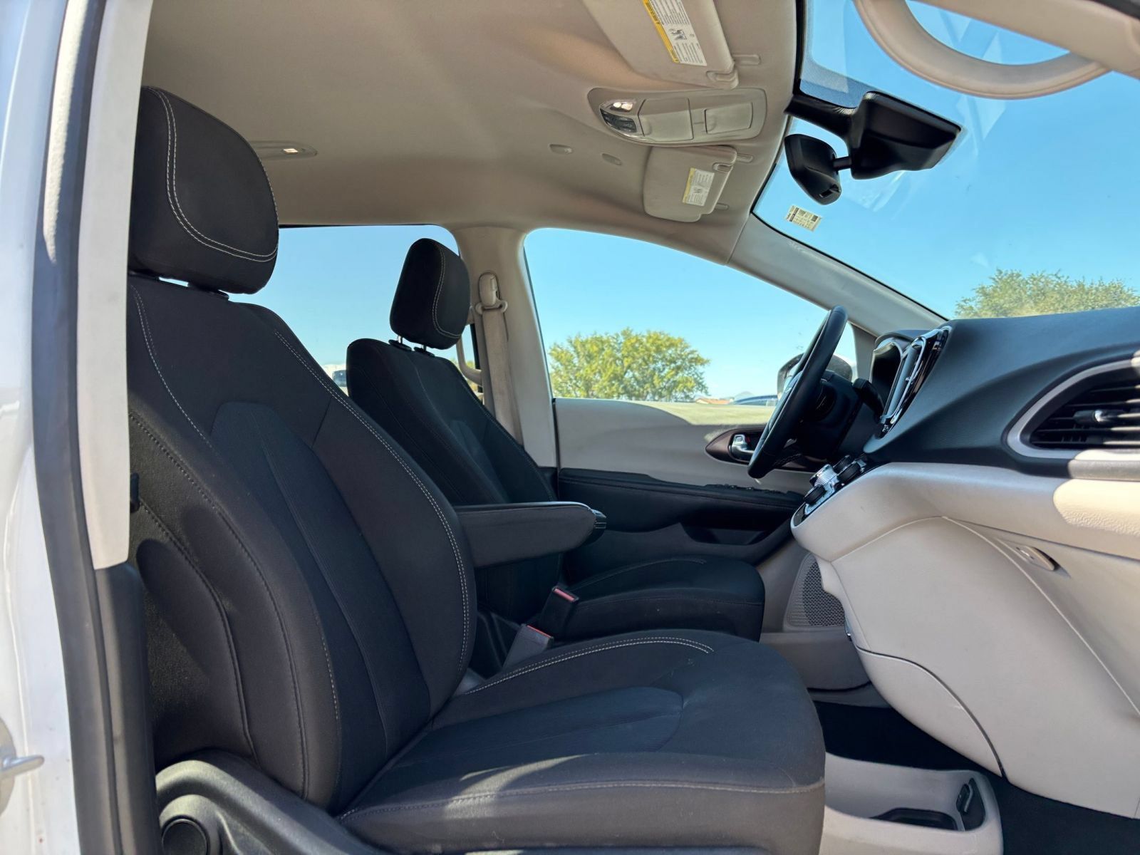 Used 2023 Chrysler Voyager LX FWD image 38