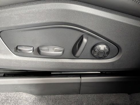 New 2025 Porsche Macan 4S Electric image 29