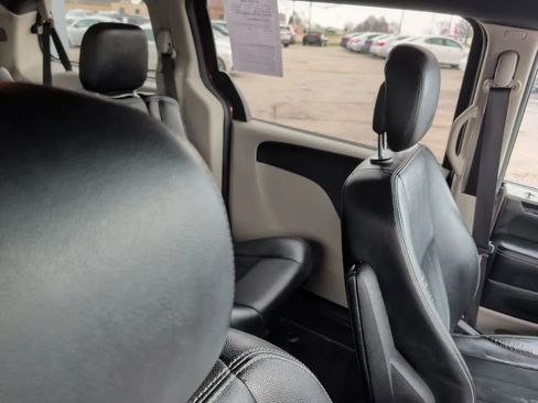 Used 2018 Dodge Grand Caravan SXT FWD image 27