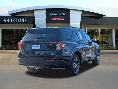 Used 2025 Ford Explorer ST-Line image 3