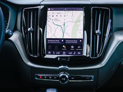 Used 2025 Volvo XC60 B5 Core image 15