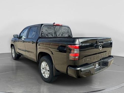 Used 2022 Nissan Frontier SV RWD image 5