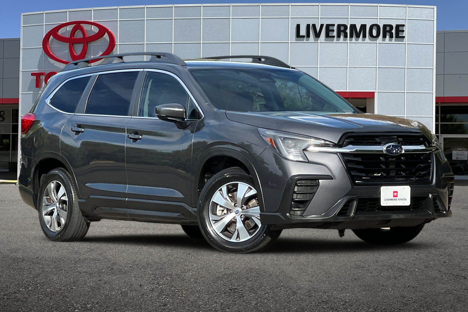 Used 2024 Subaru Ascent Premium w/ Convenience Package AWD/4WD image 2