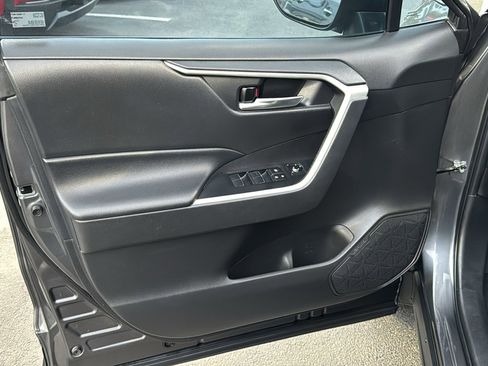 Used 2021 Toyota RAV4 XLE Premium image 11