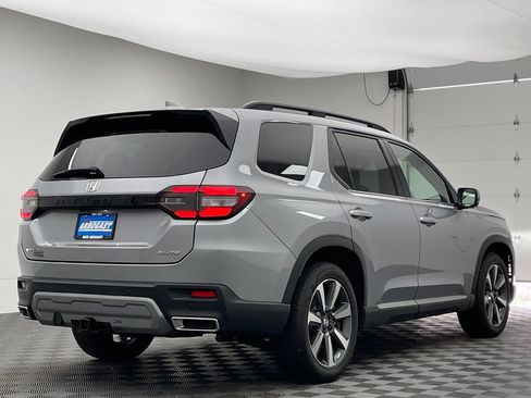 Used 2025 Honda Pilot Elite image 9