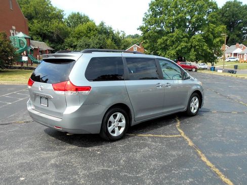 Used 2011 Toyota Sienna LE w/ Towing Pkg FWD image 6