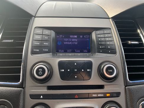 Used 2013 Ford Taurus SEL image 21