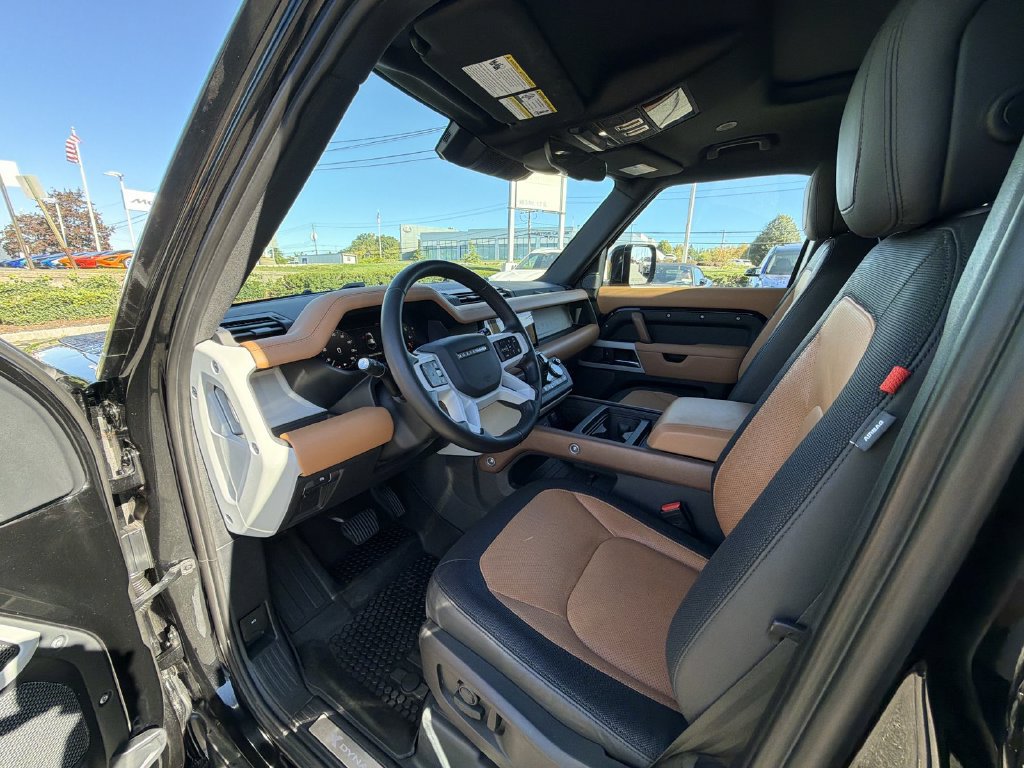 Used 2024 Land Rover Defender 110 X-Dynamic SE AWD/4WD image 10