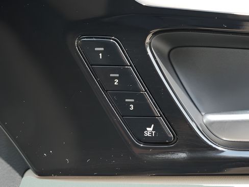 Used 2025 Acura MDX SH-AWD w/ Technology Package image 17