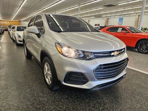 Used 2020 Chevrolet Trax LS w/ Tint and Cruise Package FWD image 3