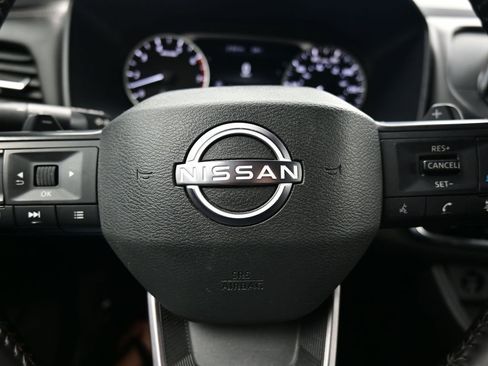 Used 2025 Nissan Rogue SV image 11