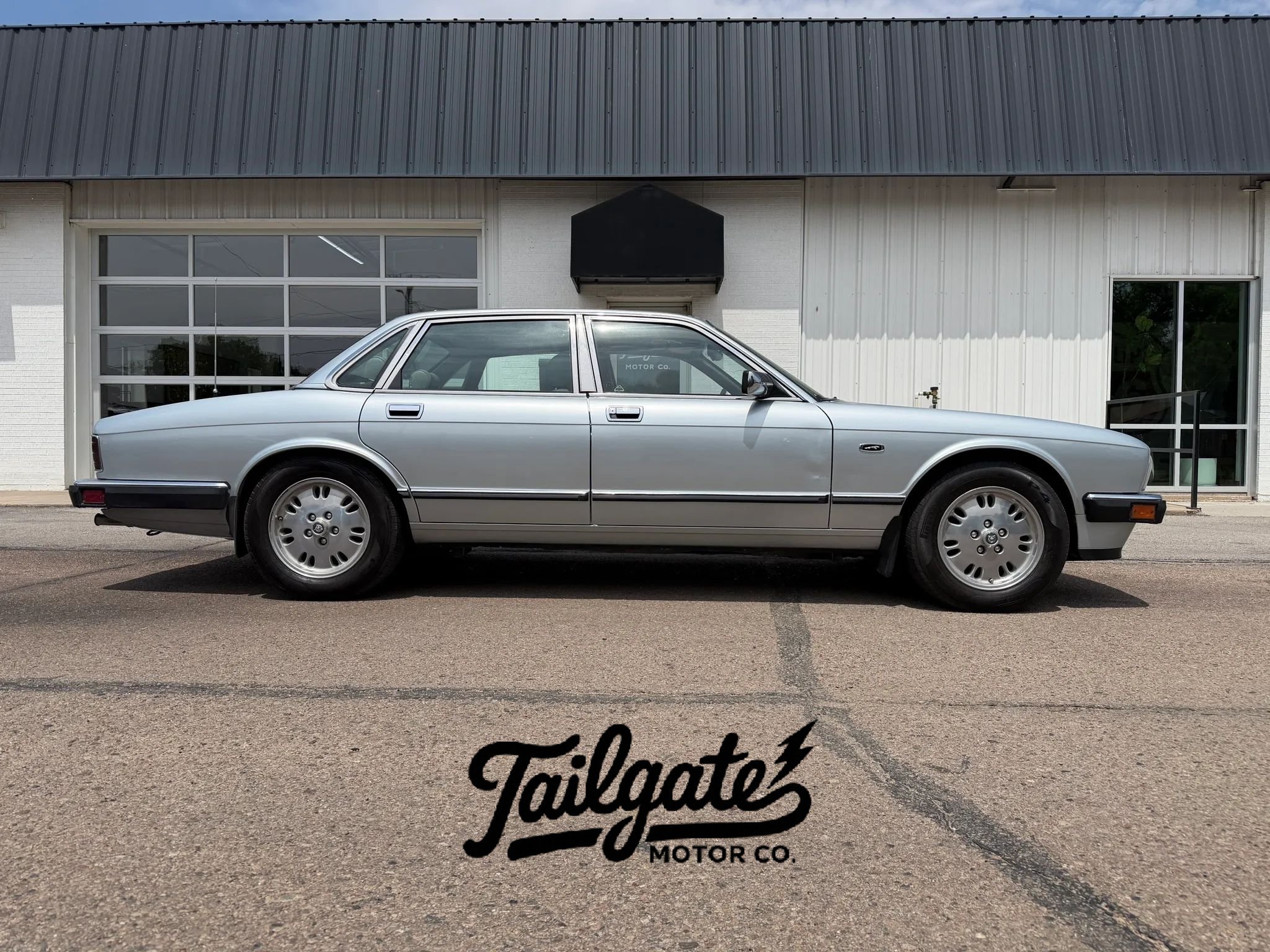 Used 1994 Jaguar XJ6 RWD image 1