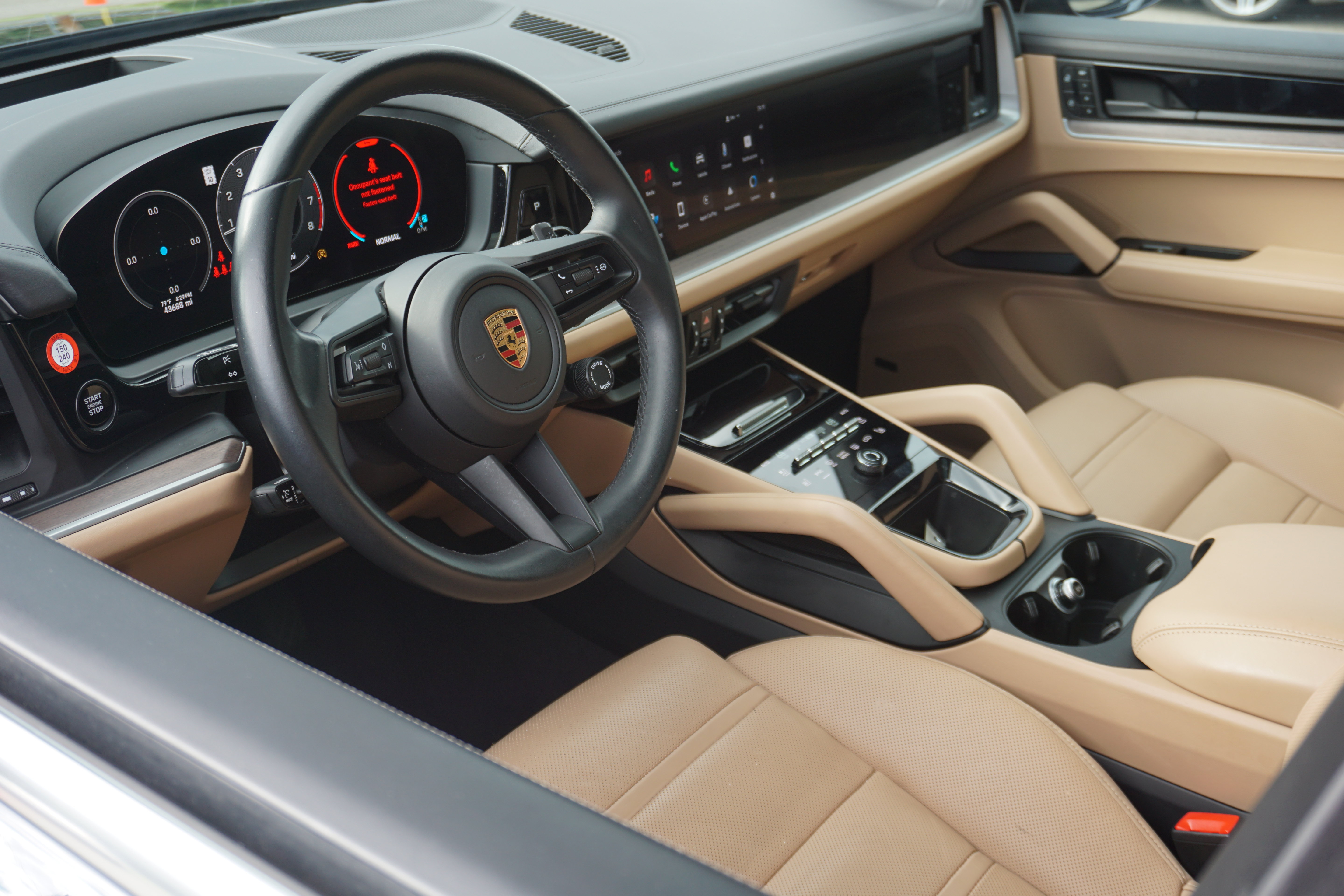 Certified 2024 Porsche Cayenne AWD/4WD image 4
