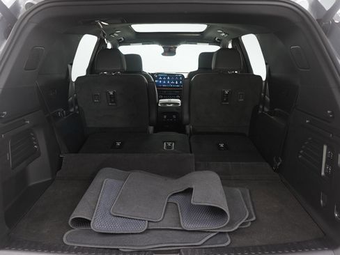 Used 2025 Chevrolet Traverse RS image 9