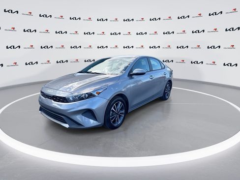 Used 2023 Kia Forte LXS w/ LXS Technology Package FWD image 4
