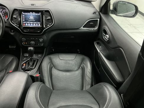 Used 2019 Jeep Cherokee Limited AWD/4WD image 28