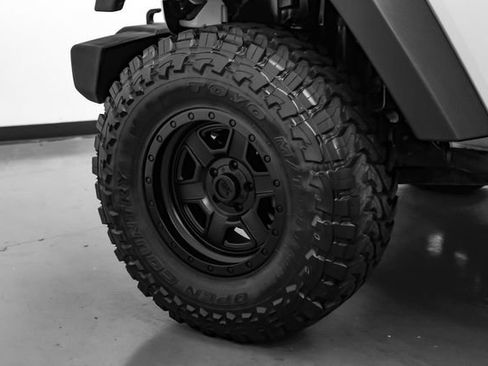 Used 2015 Jeep Wrangler Sport w/ Connectivity Group AWD/4WD image 39