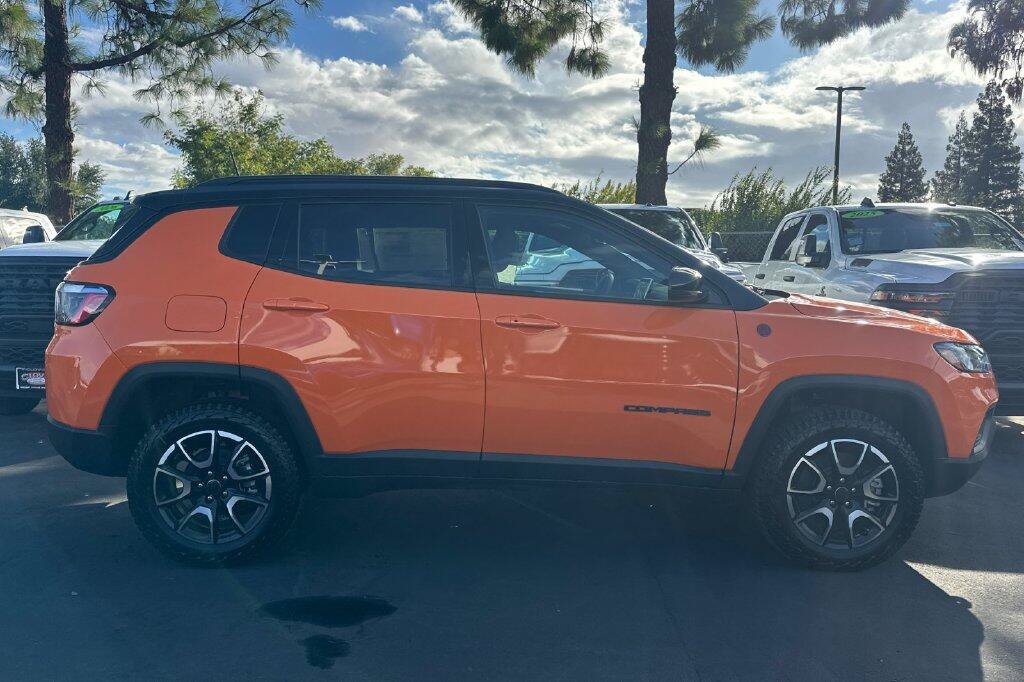 New 2026 Jeep Compass Trailhawk AWD/4WD image 3
