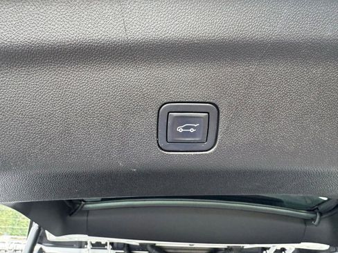 Used 2022 Chevrolet Suburban RST w/ Luxury Package RWD image 6