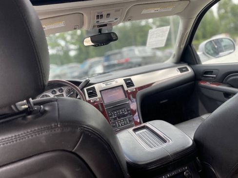 Used 2013 Cadillac Escalade Luxury AWD/4WD image 23