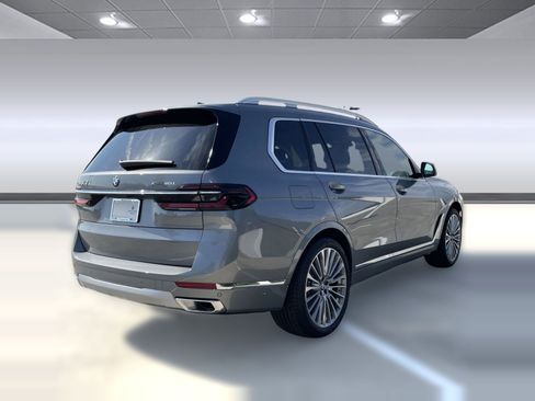 Used 2026 BMW X7 xDrive40i w/ Premium Package image 9