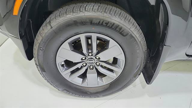 Certified 2025 Nissan Frontier SV RWD image 33