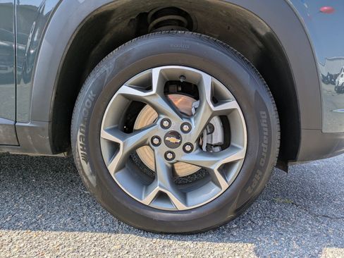 Used 2025 Chevrolet Trax LT FWD image 12