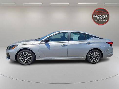 Used 2024 Nissan Altima 2.5 SV FWD image 8