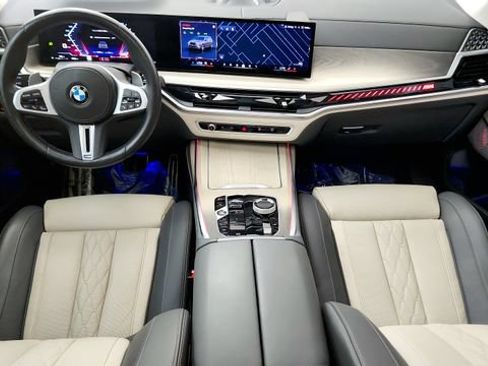 Used 2025 BMW X7 M60i AWD/4WD image 55