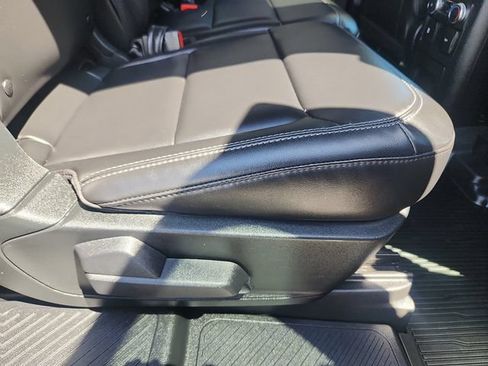 Used 2022 Ford Explorer XLT w/ Equipment Group 202A AWD/4WD image 33