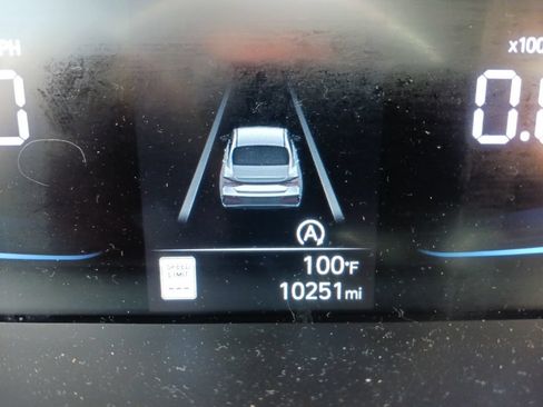 Used 2025 Hyundai Elantra SE FWD image 23