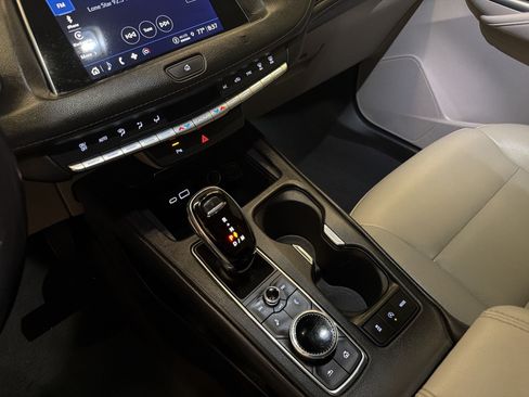 Used 2021 Cadillac XT4 Luxury FWD image 16