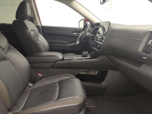 Used 2022 Nissan Pathfinder SL FWD image 21