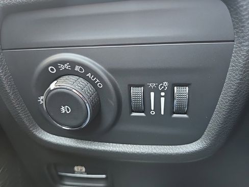 Used 2025 Jeep Grand Cherokee L Limited w/ Luxury Tech Group II image 49