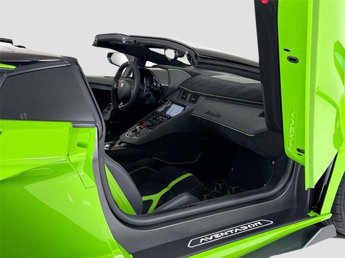 Used 2021 Lamborghini Aventador SVJ AWD/4WD image 31