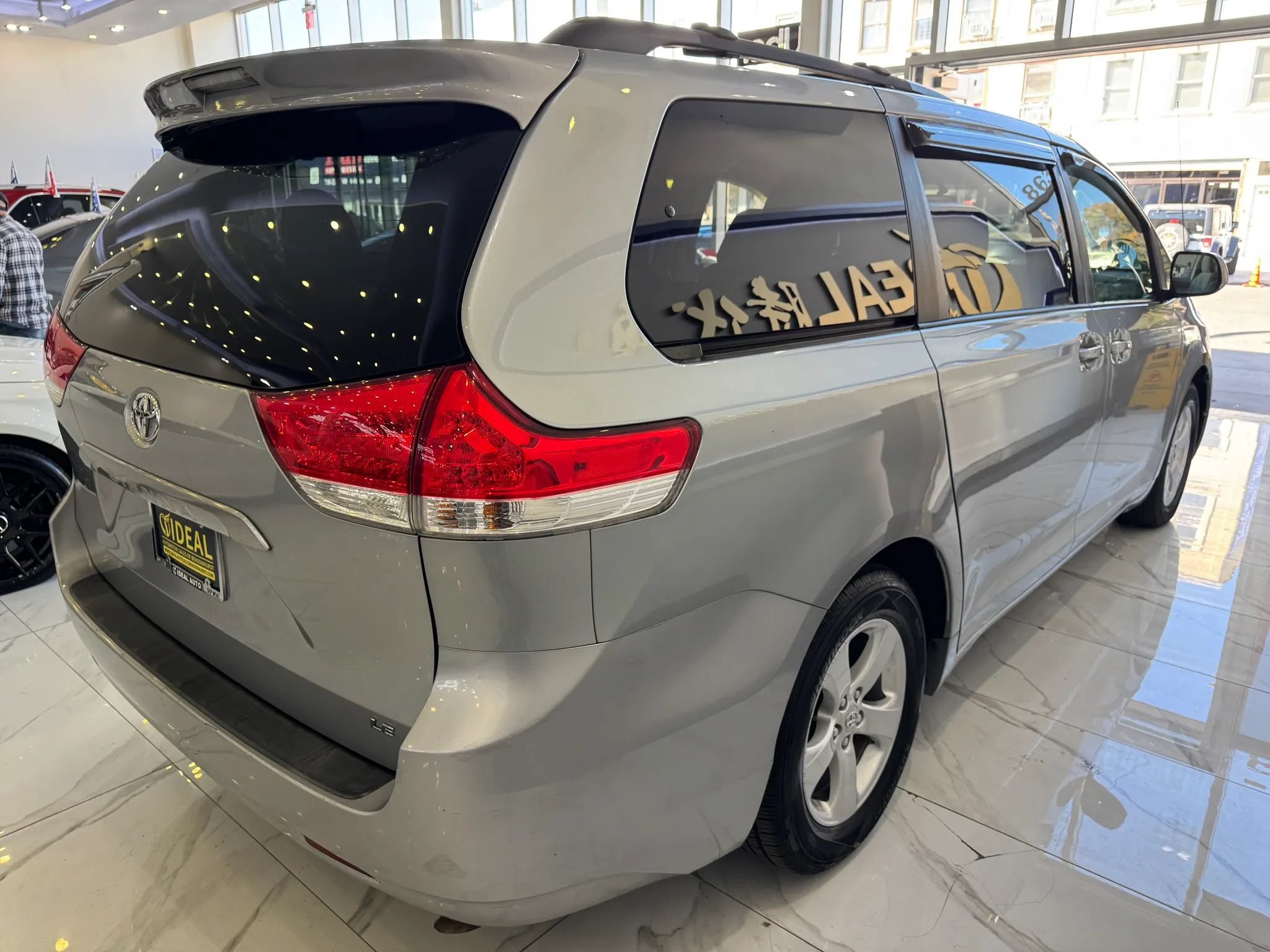 Used 2012 Toyota Sienna LE FWD image 7