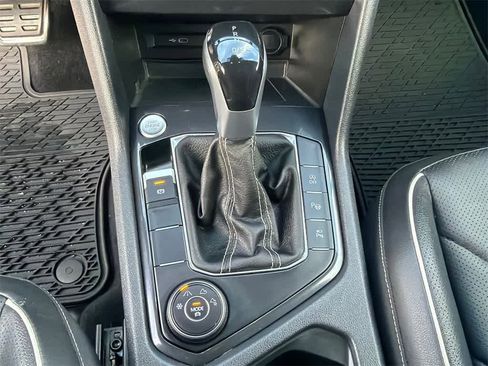 Used 2022 Volkswagen Tiguan SEL R-Line image 30