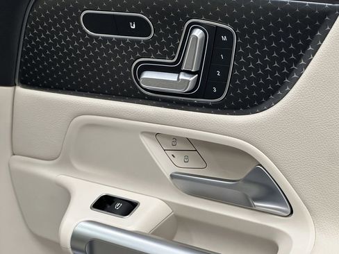 Certified 2024 Mercedes-Benz GLB 250 image 18