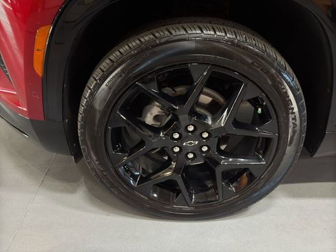 Used 2025 Chevrolet Traverse RS image 10