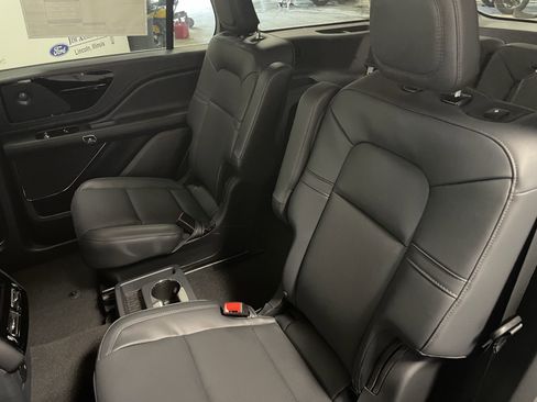 New 2025 Lincoln Aviator AWD w/ Equipment Group 101A image 23
