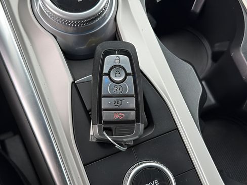 Used 2022 Ford Explorer Limited w/ Equipment Group 301A AWD/4WD image 18