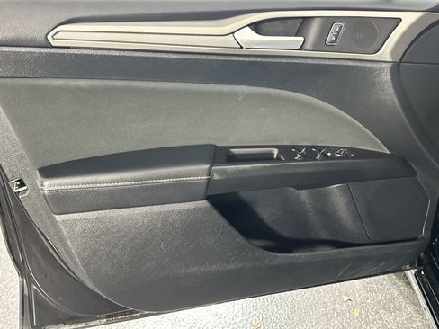 Used 2017 Ford Fusion SE w/ Fusion SE Technology Package image 33