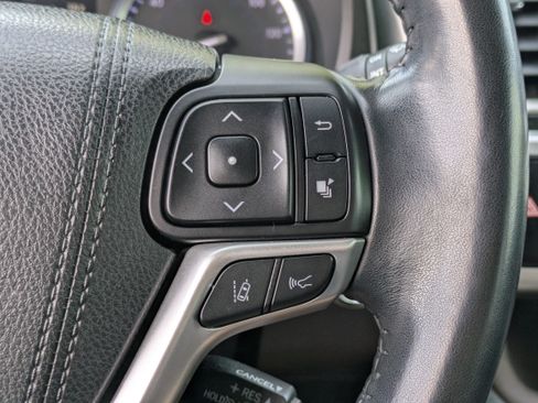 Used 2018 Toyota Highlander SE image 26