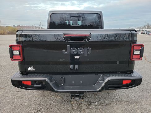 Used 2023 Jeep Gladiator Overland image 6