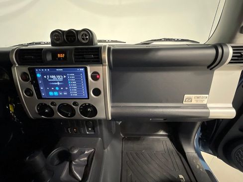 Used 2014 Toyota FJ Cruiser 4WD image 63