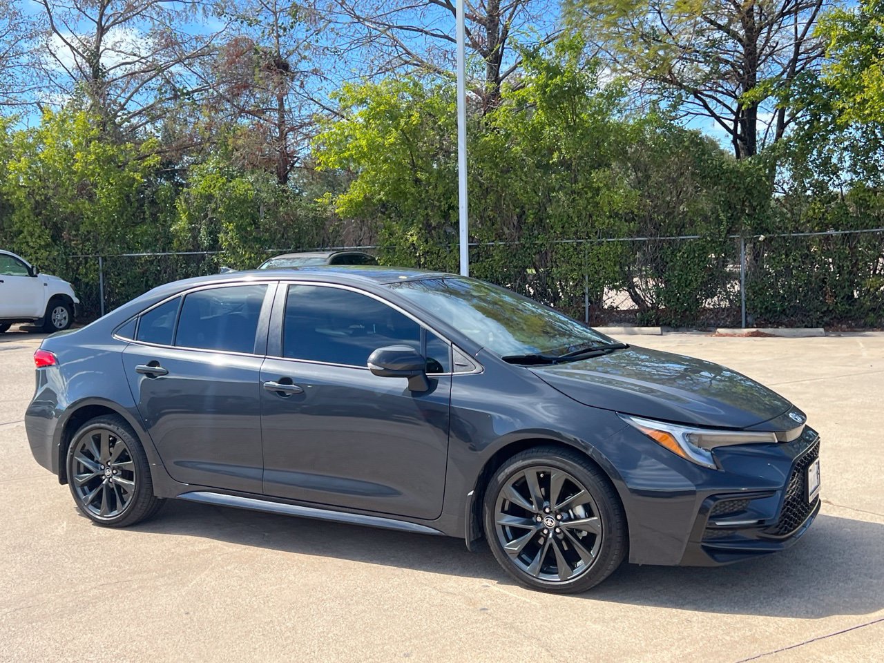 Used 2025 Toyota Corolla SE FWD image 1