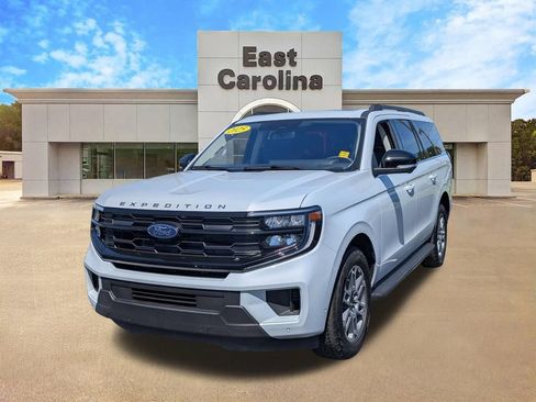 Used 2025 Ford Expedition Max Active AWD/4WD image 7