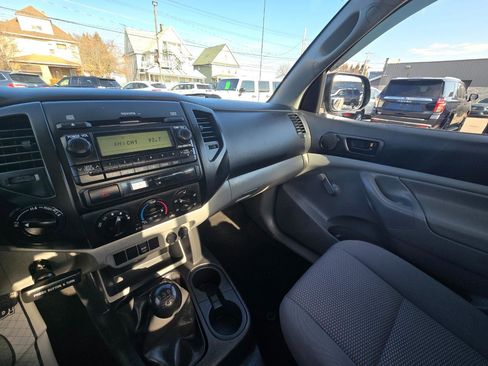 Used 2012 Toyota Tacoma 4x4 Regular Cab image 10