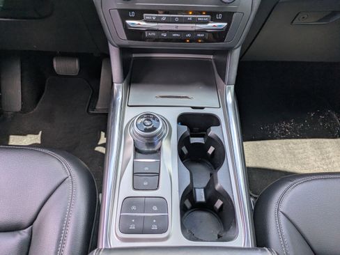 Certified 2020 Ford Explorer XLT w/ Equipment Group 202A RWD image 18