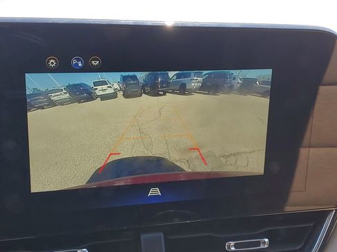 Used 2025 Chevrolet Equinox ACTIV image 16